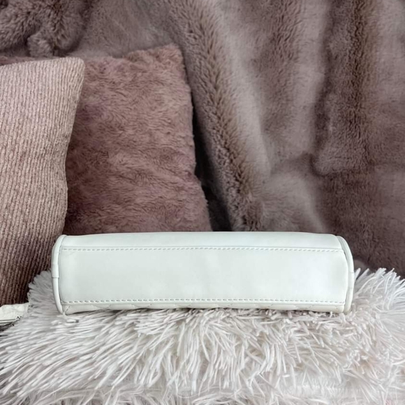 GUESS bag with gold details - Picture 9 of 9